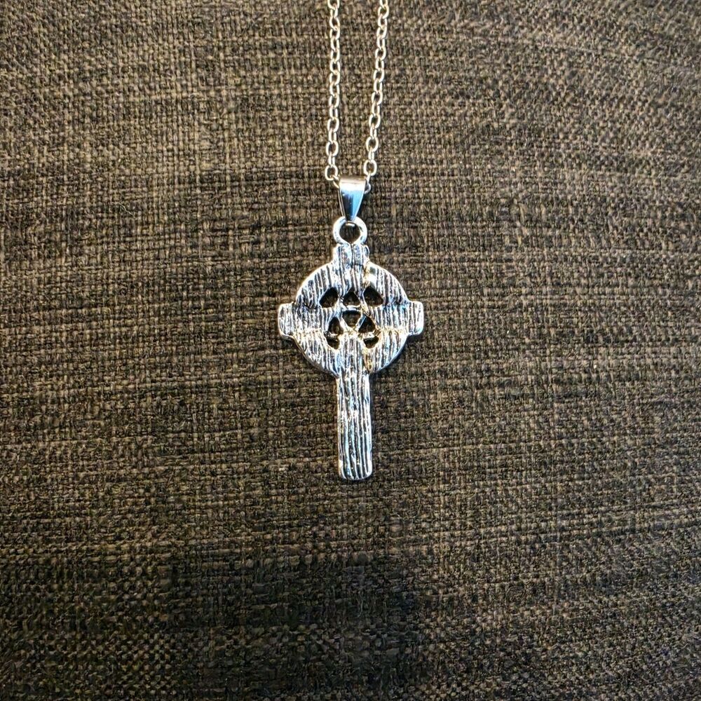 Silver Tone Celtic Cross Charm Pendant Necklace Cable Chain Lobster Closure 20" - Picture 8 of 9